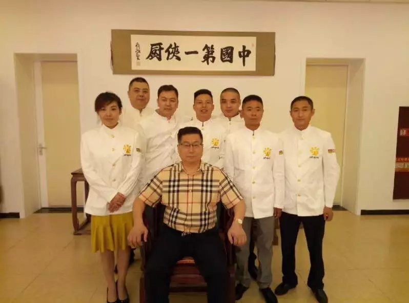 石万荣——中国第1个用奥迪车队迎接徒弟的大师